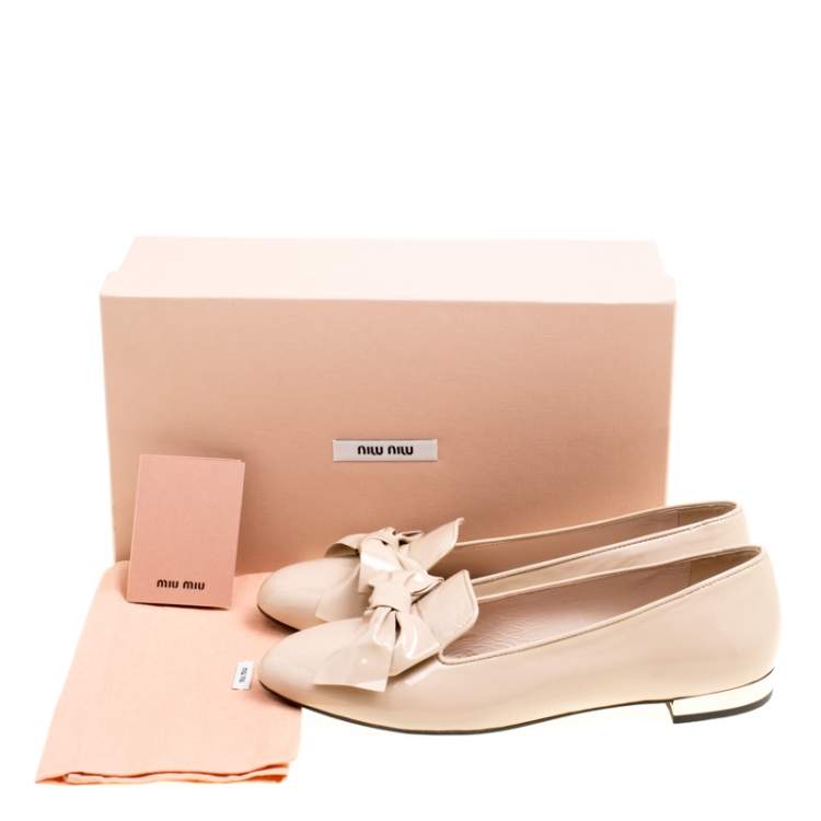 Pre Owned Miu Miu Beige Patent Leather Bow Smoking Slippers Size 39
