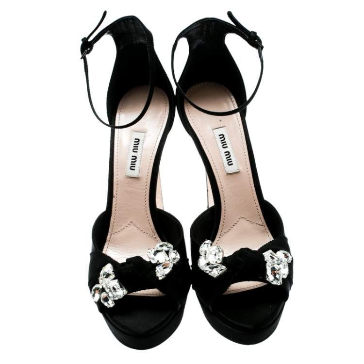 مملوكة مسبقًا Miu Miu Black Satin Crystal Embellished Ribbon platform Sandals Size 39