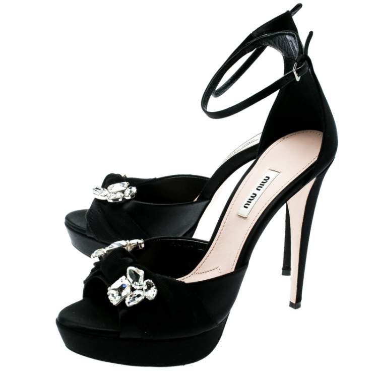 مملوكة مسبقًا Miu Miu Black Satin Crystal Embellished Ribbon platform Sandals Size 39
