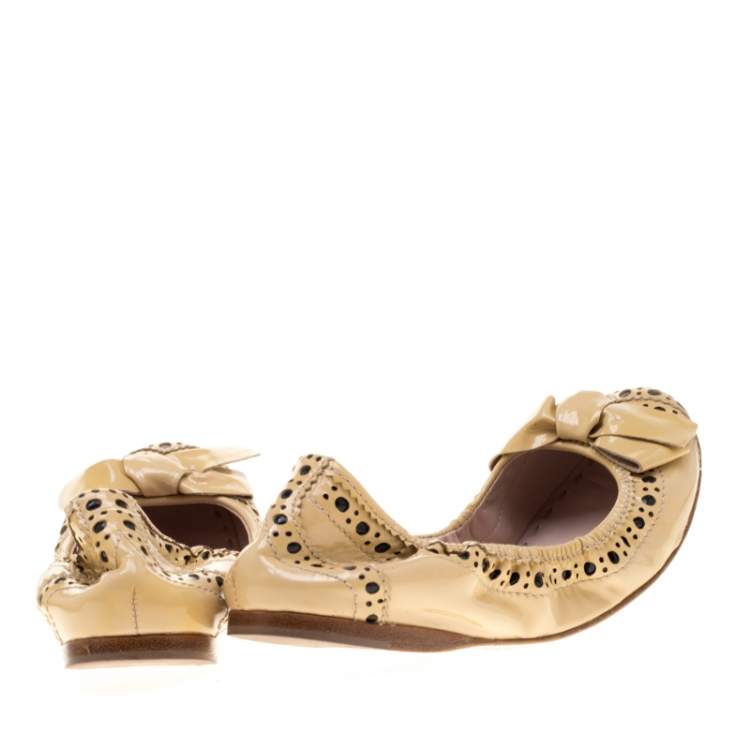 Pre Owned Miu Miu Beige Brogue Leather Scrunch Bow Ballet Flats Size 37.5