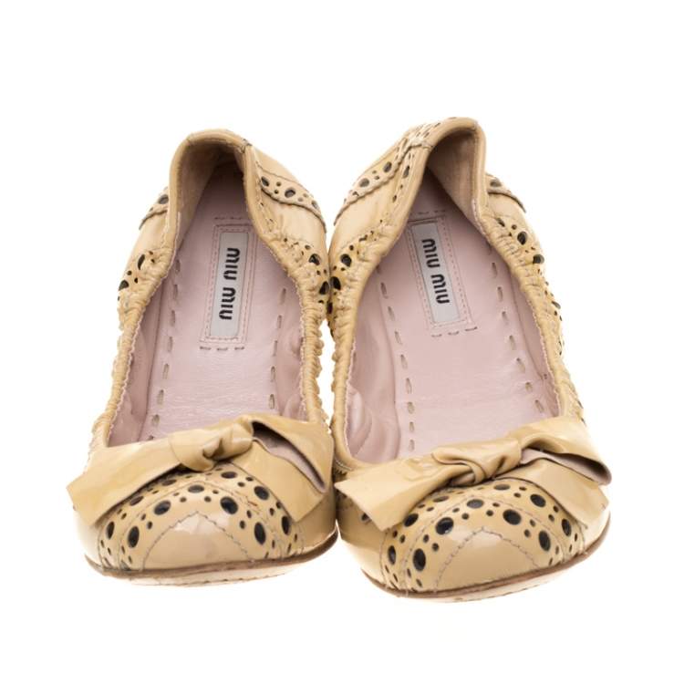 Pre Owned Miu Miu Beige Brogue Leather Scrunch Bow Ballet Flats Size 37.5