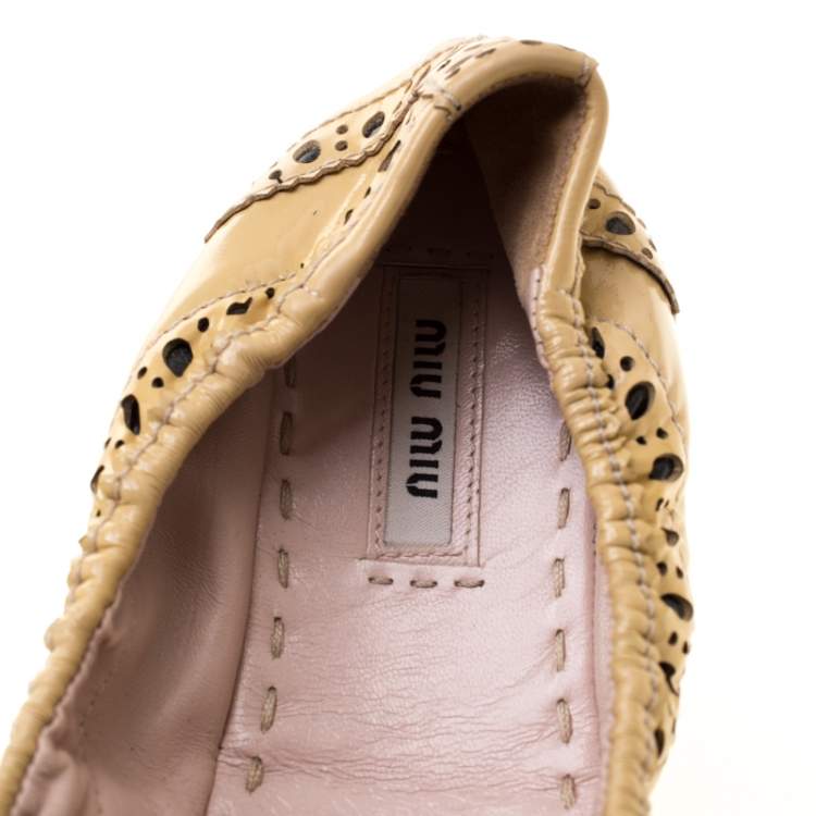 Pre Owned Miu Miu Beige Brogue Leather Scrunch Bow Ballet Flats Size 37.5