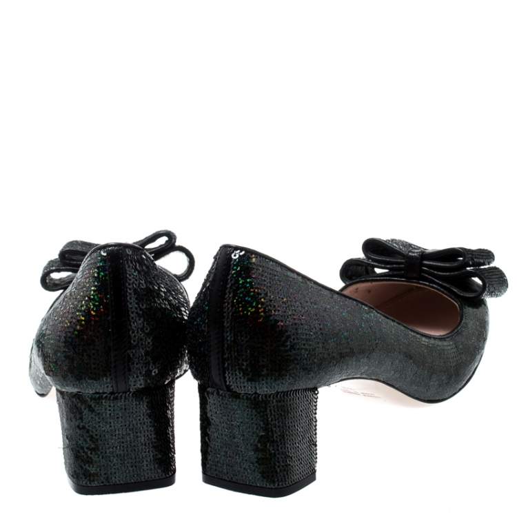 مملوكة مسبقًا Miu Miu Metallic Black Sequin Bow Pumps Size 39