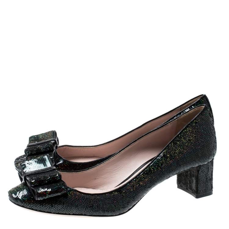 مملوكة مسبقًا Miu Miu Metallic Black Sequin Bow Pumps Size 39