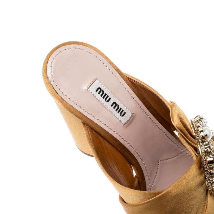 Pre Owned Miu Miu Yellow Satin Crystal And Faux Pearl Embellished Brooch Peep Toe Mules Size 38