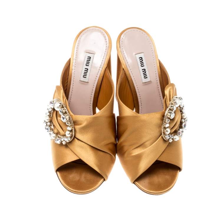 Pre Owned Miu Miu Yellow Satin Crystal And Faux Pearl Embellished Brooch Peep Toe Mules Size 38