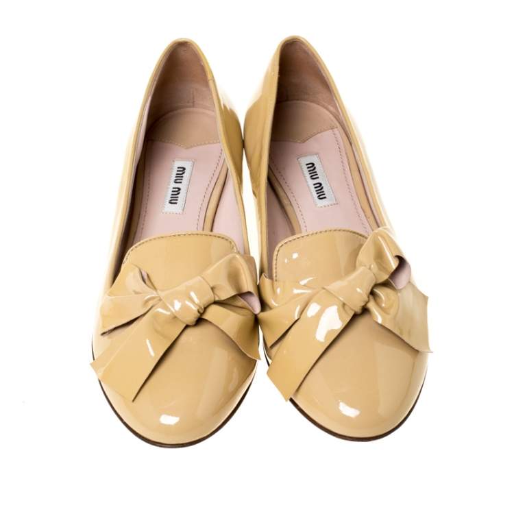 Pre Owned Miu Miu Beige Patent Leather Studded Bow Ballet Flats Size 37