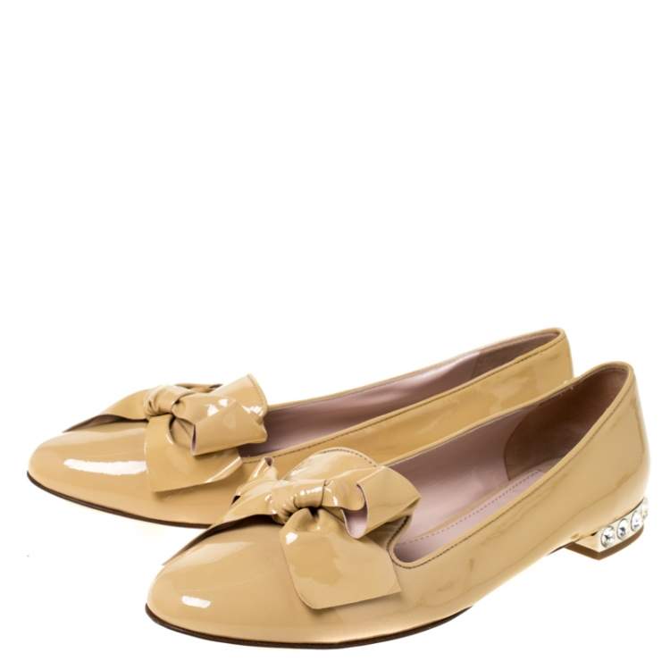Pre Owned Miu Miu Beige Patent Leather Studded Bow Ballet Flats Size 37