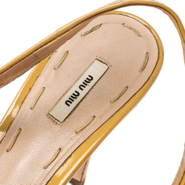 Pre Owned Miu Miu Beige Patent Leather Bow Slingback Peep Toe Sandals Size 37
