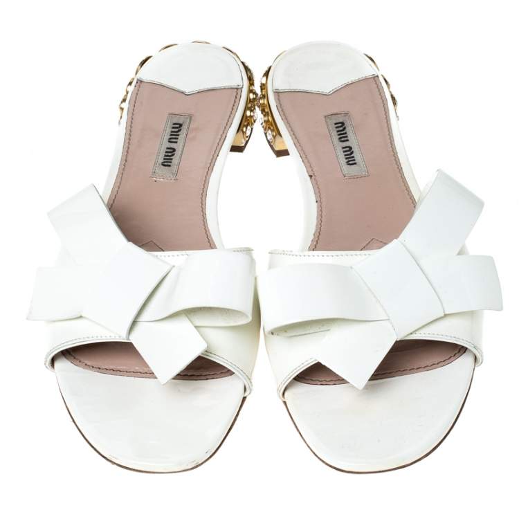 Pre Owned Miu Miu White Patent Leather Bow Slide Sandals Size 40.5