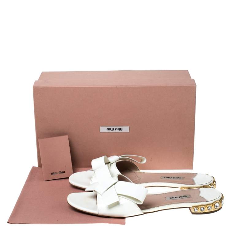Pre Owned Miu Miu White Patent Leather Bow Slide Sandals Size 40.5
