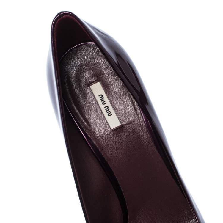 مملوكة مسبقًا Miu Miu Burgundy Patent Leather Pointed Toe Pumps Size 38