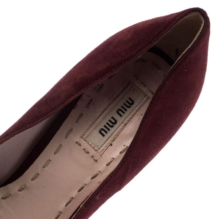 Pre Owned Miu Miu Maroon Suede Curved Heel Pumps Size 40