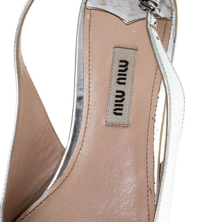 Pre Owned Miu Miu Silver Patent Leather Pointed Toe Slingback Flat Slides Size 36.5