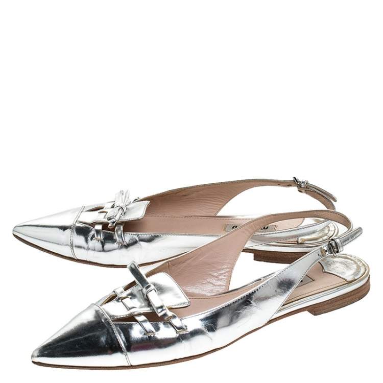 Pre Owned Miu Miu Silver Patent Leather Pointed Toe Slingback Flat Slides Size 36.5