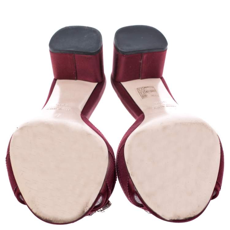 مملوكة مسبقًا Miu Miu Burgundy Satin Crystal Embellished Open Toe Sandals Size 39.5