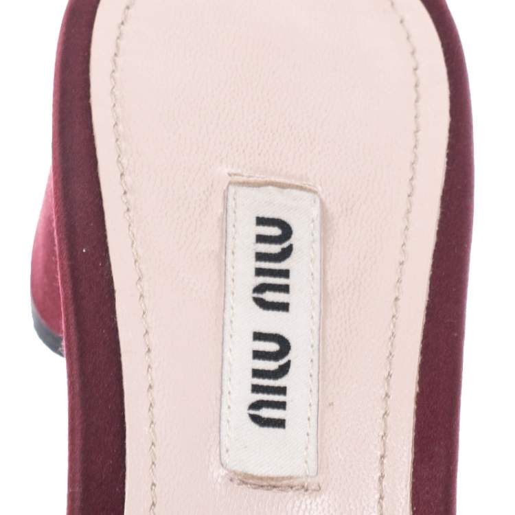 مملوكة مسبقًا Miu Miu Burgundy Satin Crystal Embellished Open Toe Sandals Size 39.5