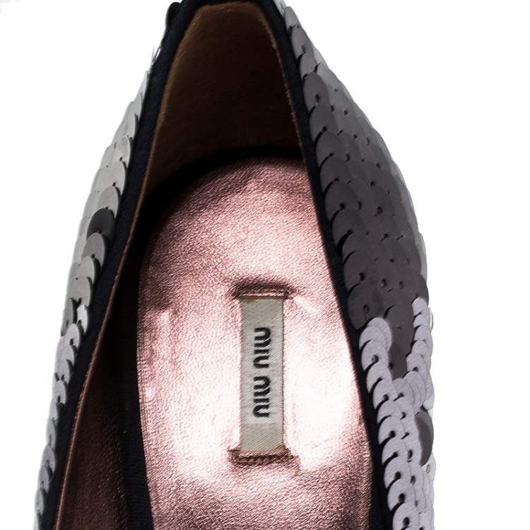Pre Owned Miu Miu Black Sequin Round Toe Pumps Size 37.5