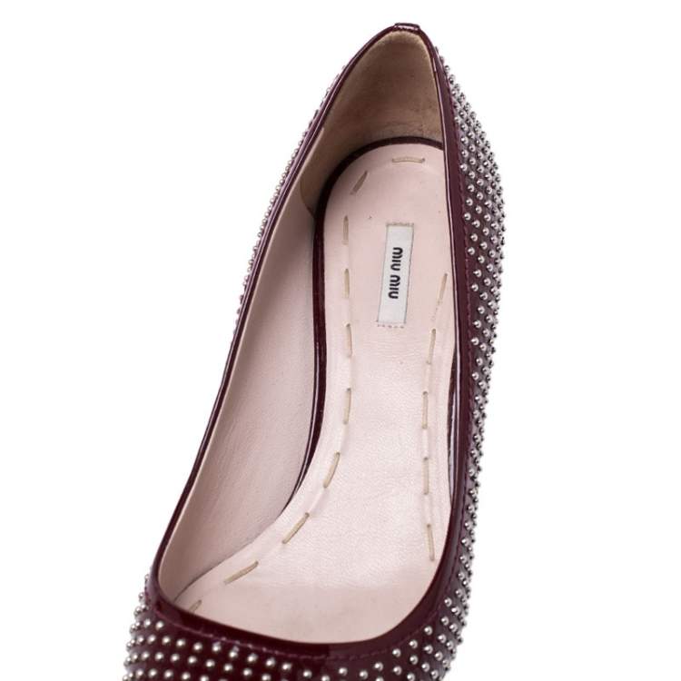 Pre Owned Miu Miu Burgundy Patent Leather Silver Studded Pumps Size 35.5