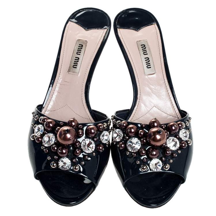 Pre Owned Miu Miu Blue Patent Leather Faux Pearl Embellished Open Toe mules Size 37.5