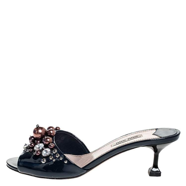 Pre Owned Miu Miu Blue Patent Leather Faux Pearl Embellished Open Toe mules Size 37.5
