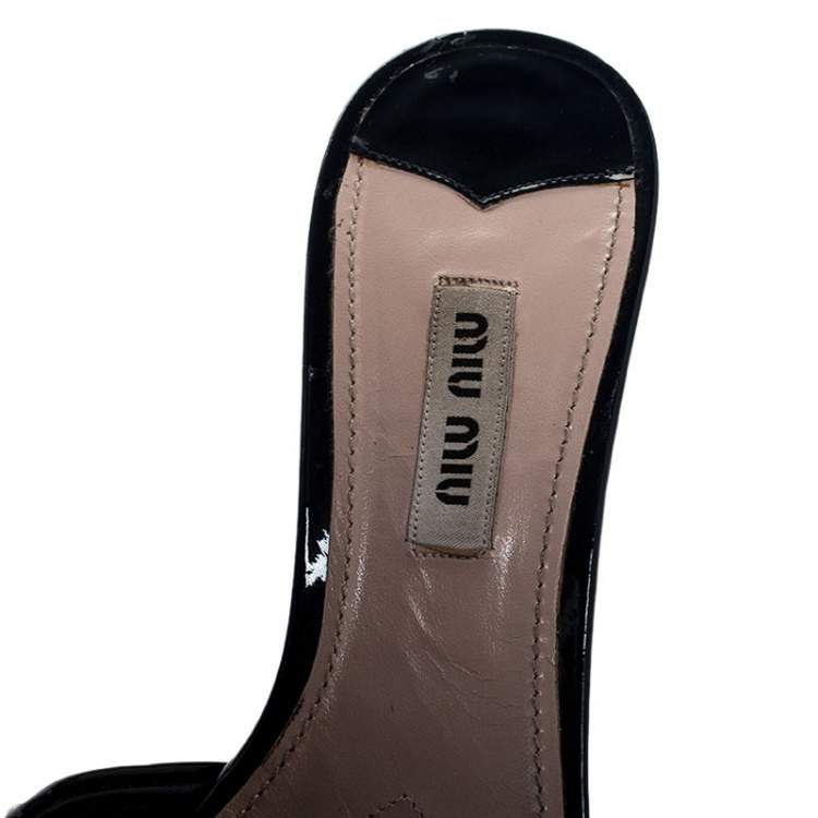 Pre Owned Miu Miu Blue Patent Leather Faux Pearl Embellished Open Toe mules Size 37.5