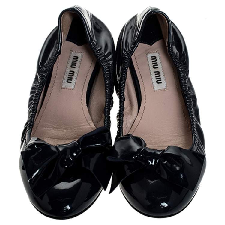 Pre Owned Miu Miu Blue Patent Leather Bow Detail Crystal Embellished Heel Scrunch Ballet Flats Size 35