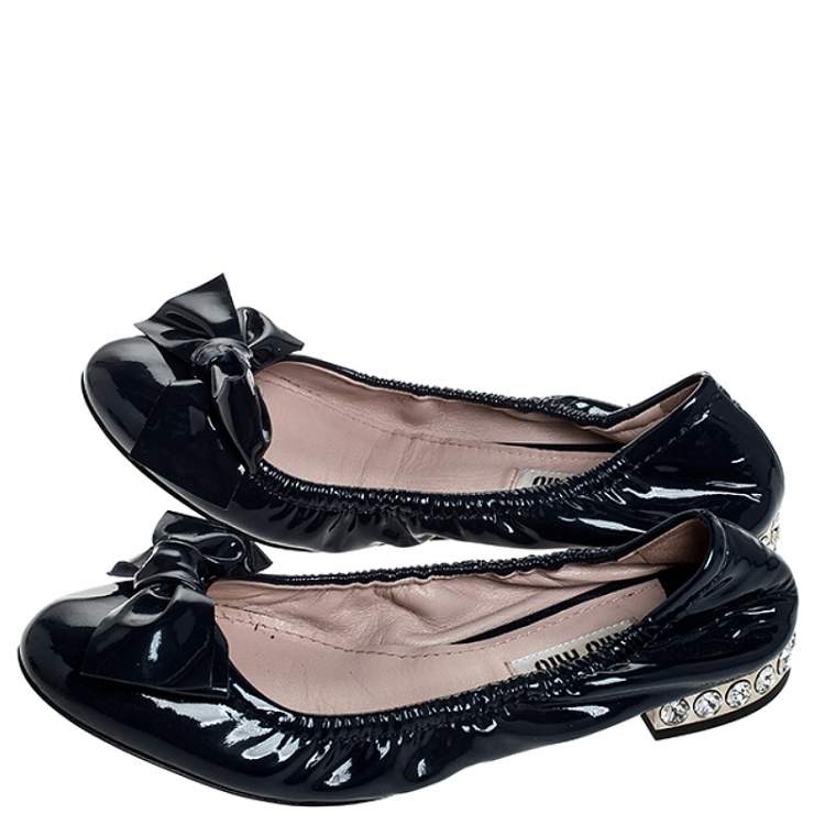 Pre Owned Miu Miu Blue Patent Leather Bow Detail Crystal Embellished Heel Scrunch Ballet Flats Size 35
