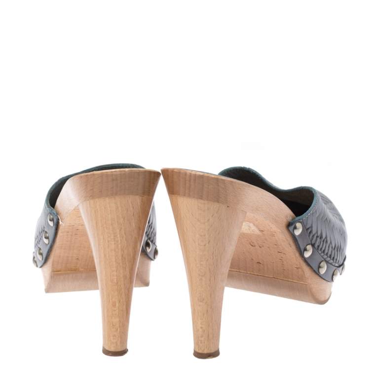 Pre Owned Miu Miu Grey Leather Studded Platform Clogs Size 40