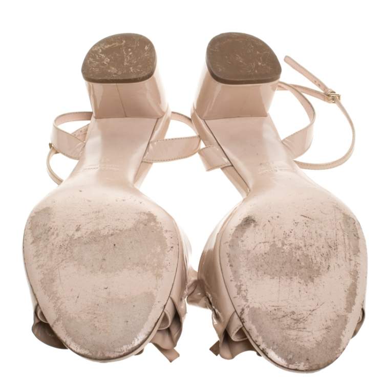 مملوكة مسبقًا Miu Miu Beige Patent Leather Ruffled Bow Embellished Ankle Strap Sandals Size 41