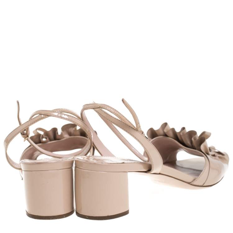 مملوكة مسبقًا Miu Miu Beige Patent Leather Ruffled Bow Embellished Ankle Strap Sandals Size 41