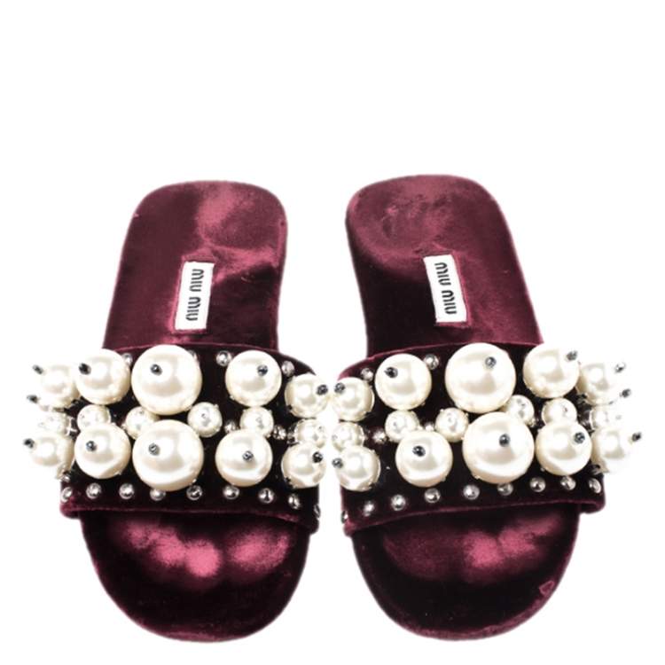 Pre Owned Miu Miu Burgundy Velvet Faux Pearl Embellished Flat Sandals Size 35.5