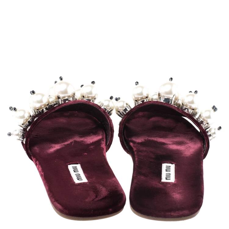 Pre Owned Miu Miu Burgundy Velvet Faux Pearl Embellished Flat Sandals Size 35.5