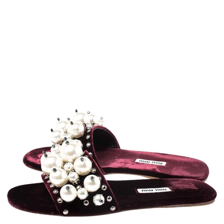 Pre Owned Miu Miu Burgundy Velvet Faux Pearl Embellished Flat Sandals Size 35.5