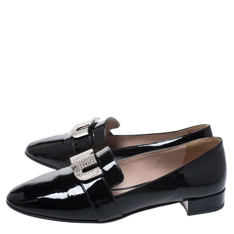 مملوكة مسبقًا Miu Miu Black Patent Leather Crystal Embellshed Logo Ballet Flats Size 35