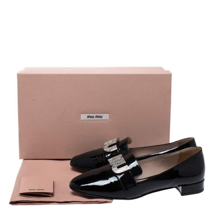 مملوكة مسبقًا Miu Miu Black Patent Leather Crystal Embellshed Logo Ballet Flats Size 35