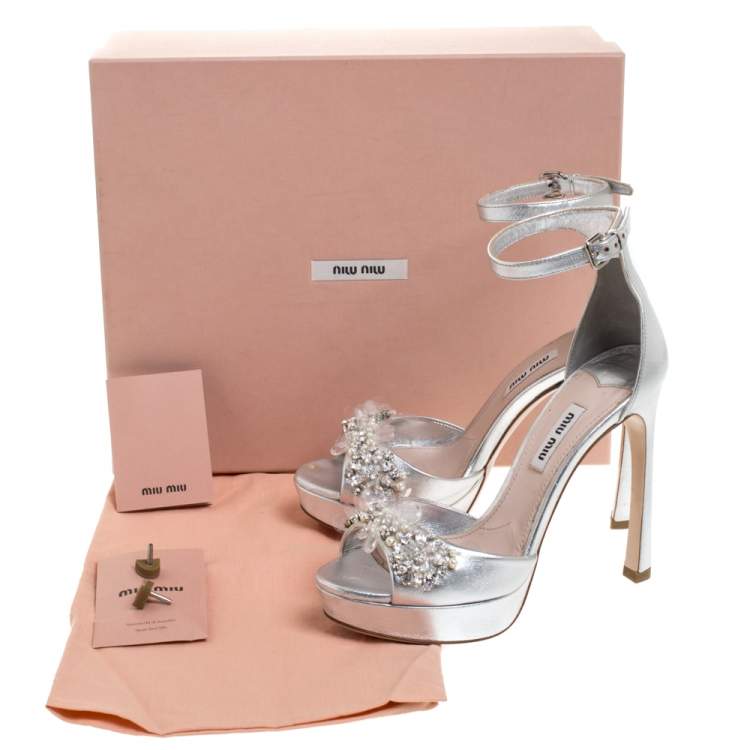 مملوكة مسبقًا Miu Miu Silver Leather Crystal Embellished Platform Ankle Strap Sandals Size 36