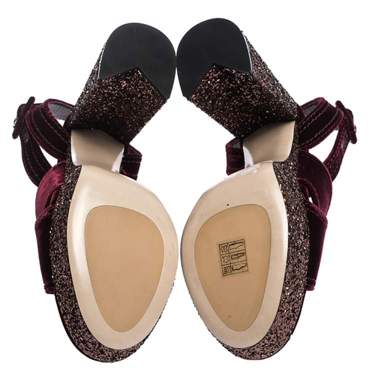 مملوكة مسبقًا Miu Miu Burgundy Velvet Glitter Platform Ankle Strap Sandals Size 40.5