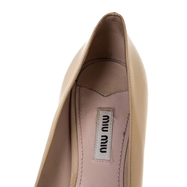 Pre Owned Miu Miu Beige Patent Leather Embellished Heel Pumps Size 38.5