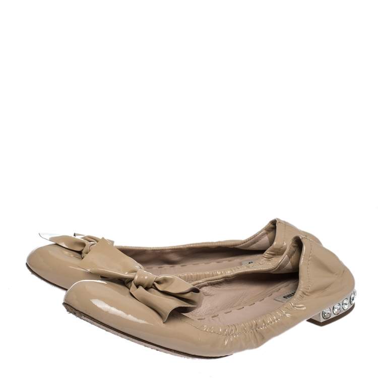 Pre Owned Miu Miu Beige Patent Leather Bow Crystal Embellished Ballet Flats Size 38