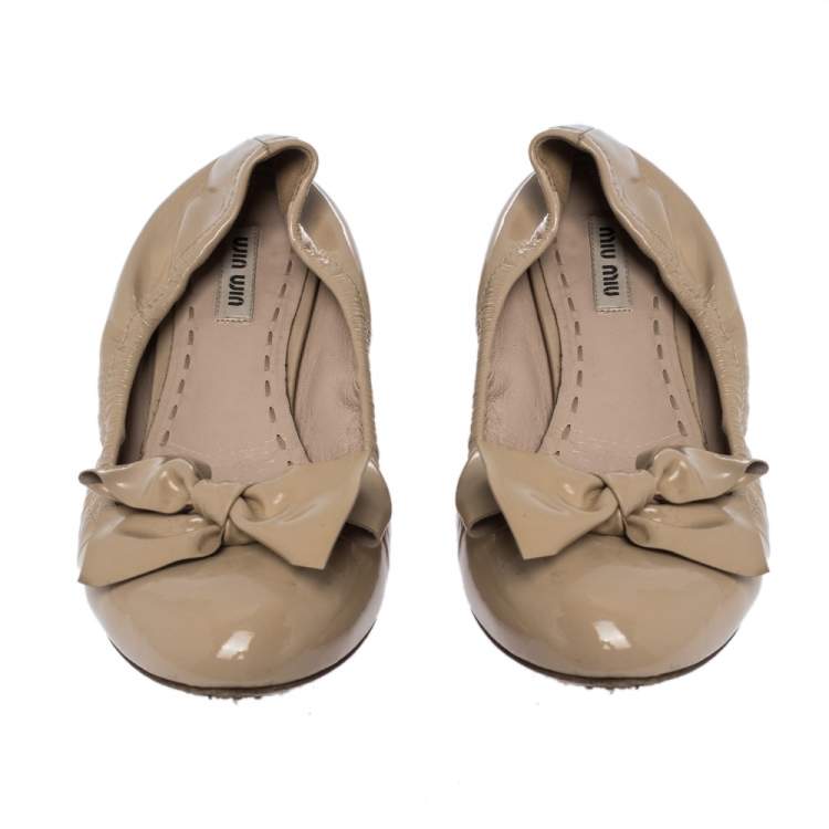 Pre Owned Miu Miu Beige Patent Leather Bow Crystal Embellished Ballet Flats Size 38