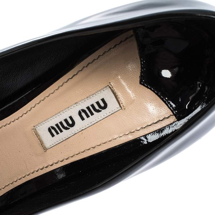 مملوكة مسبقًا Miu Miu Black Patent Bow Peep Toe Pumps Size 38.5
