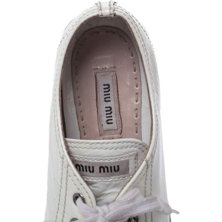 Pre Owned Miu Miu White Patent Leather Metal Cap Toe Lace Up Sneakers Size 38.5