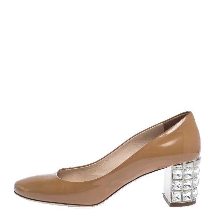 مملوكة مسبقًا Miu Miu Tan Patent Leather Crystal Heel Pumps Size 37