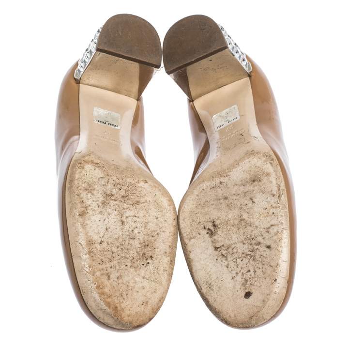 مملوكة مسبقًا Miu Miu Tan Patent Leather Crystal Heel Pumps Size 37
