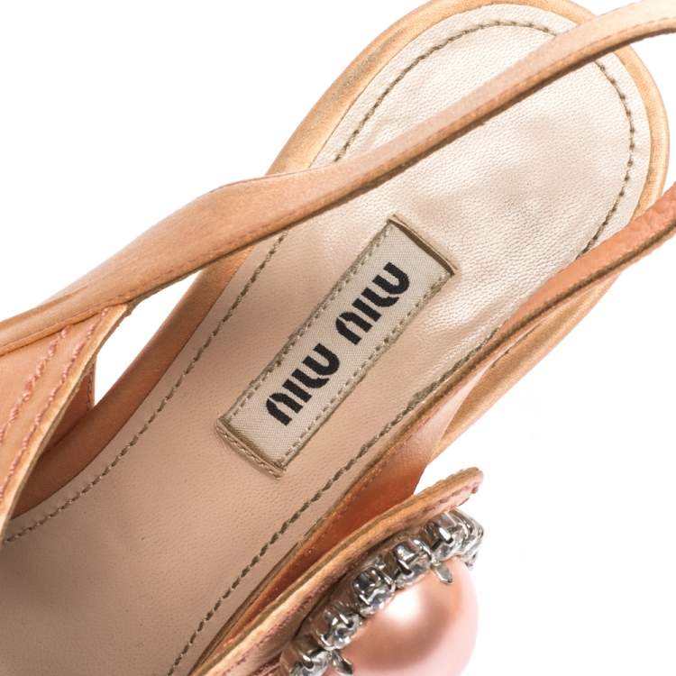 Pre Owned Miu Miu Peach Pleated Satin Crystal Embellished Pointed Toe Slingback Sandals Size 37.5