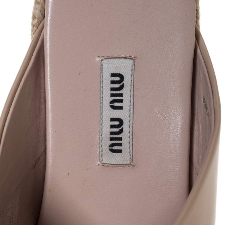 مملوكة مسبقًا Miu Miu Beige Patent Leather Cross Strap Platform Espadrille Open Toe Sandals Size 38