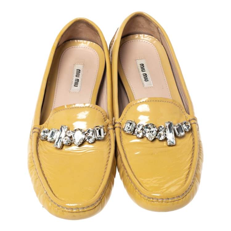 Pre Owned Miu Miu Pale Yellow Patent Leather Crystal Embellished Slip On Loafer Size 40.5