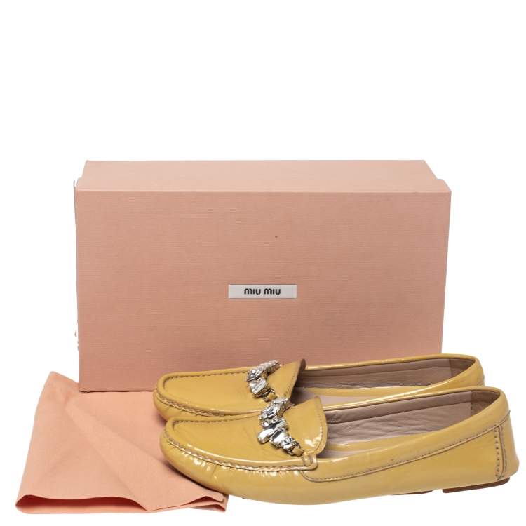 Pre Owned Miu Miu Pale Yellow Patent Leather Crystal Embellished Slip On Loafer Size 40.5