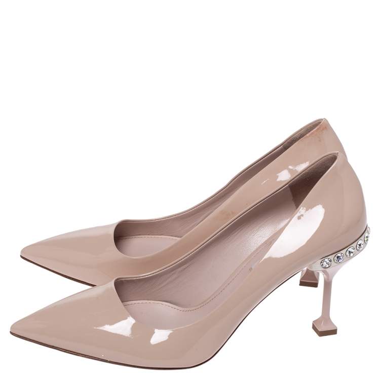 مملوكة مسبقًا Miu Miu Beige Patent Crystal Embellished Heel Pointed Toe Pumps Size 41